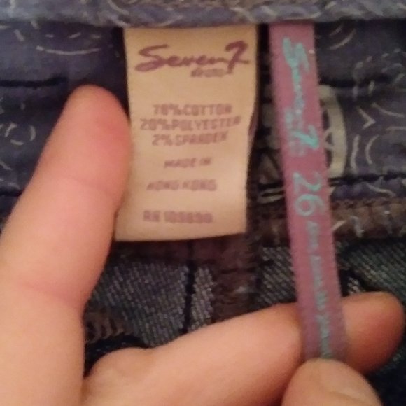 Seven7 Jeans size 26 with sparkly pocket detail - Picture 3 of 3